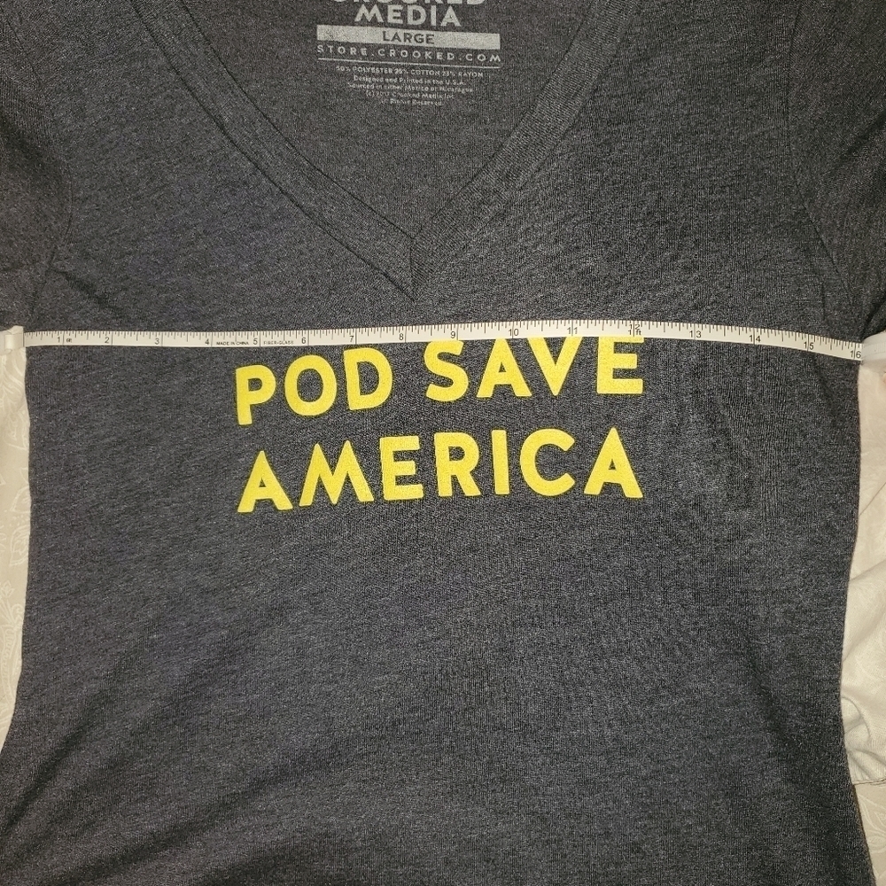 𝅺CROOKED Media "Friend of the Pod" v-neck t-shirt - Picture 6 of 7